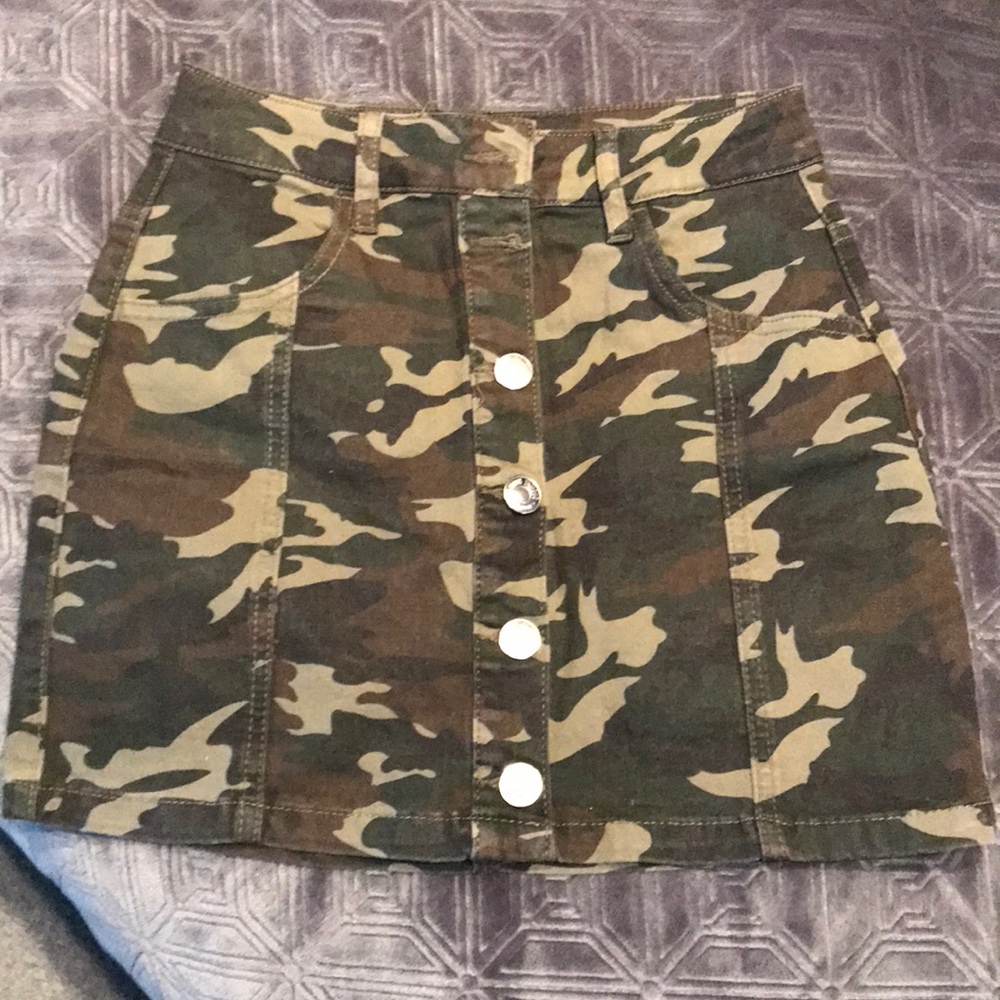 NWOT ALMOST FAMOUS HIGH RISE SKIRT